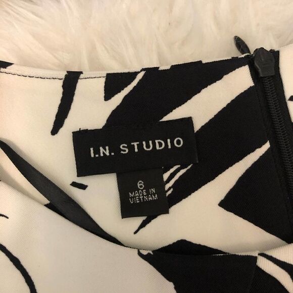 I.N. Studio Dress Black and White Floral Size 6 - Picture 8 of 11